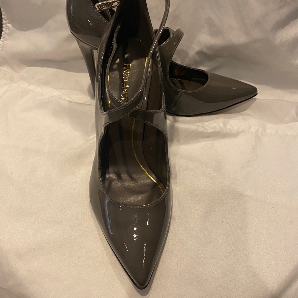 Patent cris-cross pumps !